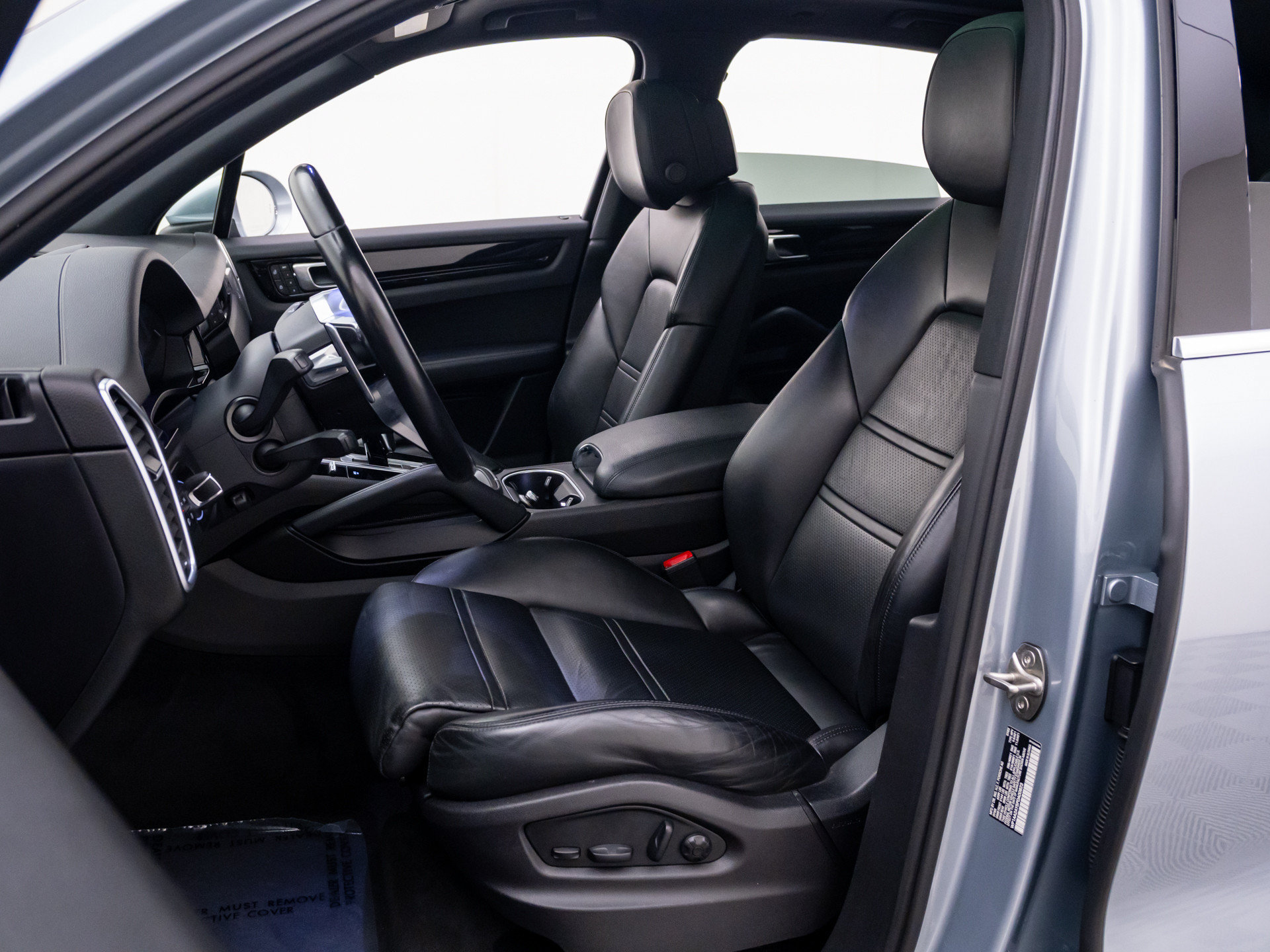 Certified 2023 Porsche Cayenne AWD/4WD image 5