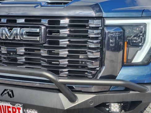 Used 2024 GMC Sierra 2500 Denali Ultimate AWD/4WD image 8