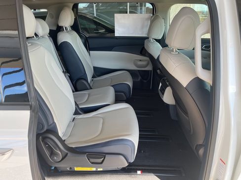 New 2026 Kia Carnival SX image 15