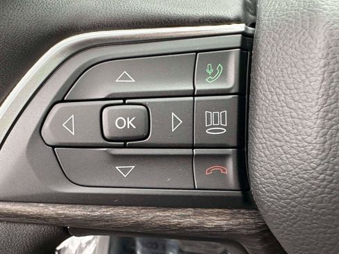 Used 2025 Jeep Grand Cherokee Limited w/ Trailer Tow Package AWD/4WD image 19