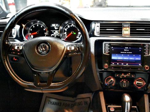 Used 2016 Volkswagen Jetta Sport FWD image 37