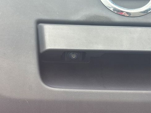 Used 2018 Nissan Frontier SV image 16