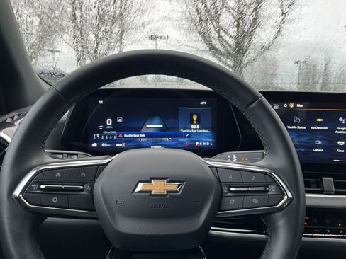 Used 2025 Chevrolet Equinox LT image 28