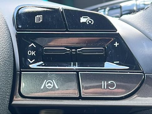 Certified 2025 Hyundai Elantra Sport FWD image 27