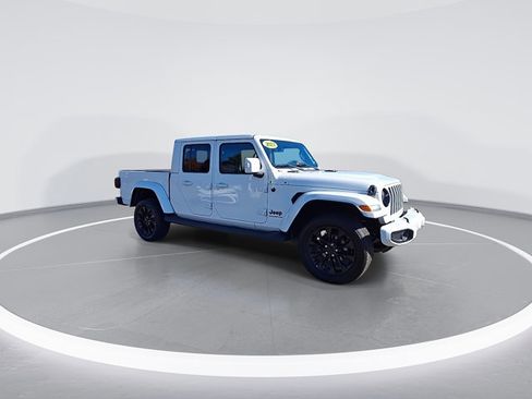 Used 2023 Jeep Gladiator Overland image 3