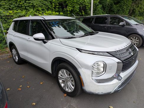 Used 2023 Mitsubishi Outlander ES AWD/4WD image 1