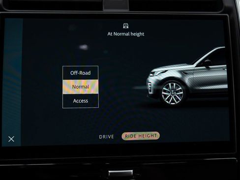 Used 2023 Land Rover Discovery S R-Dynamic image 30