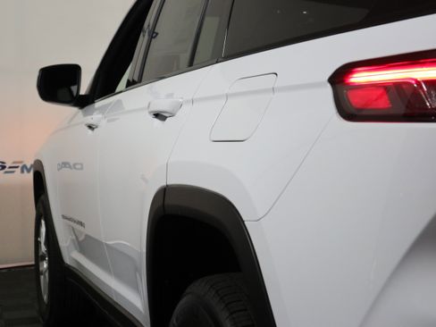 New 2026 Jeep Grand Cherokee Laredo AWD/4WD image 10