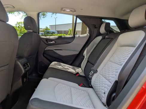 Used 2020 Chevrolet Equinox LT image 18