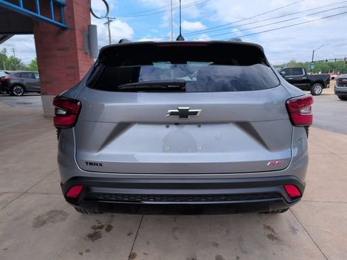 Used 2024 Chevrolet Trax RS w/ Sunroof Package FWD image 7