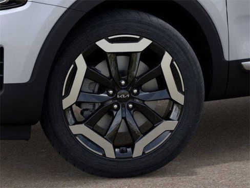 Used 2025 Kia Telluride S FWD image 9