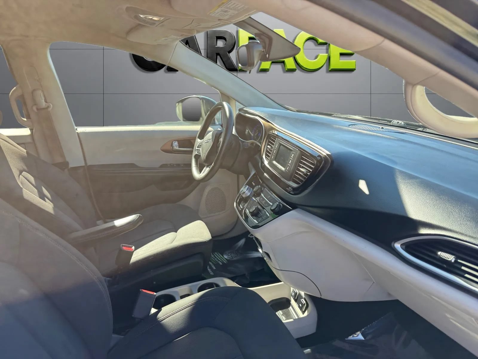 Used 2017 Chrysler Pacifica Touring FWD image 26