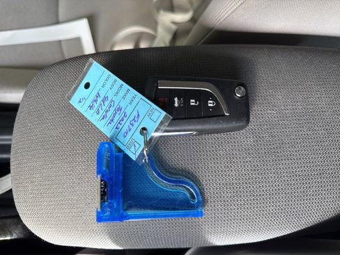 Used 2022 Toyota Corolla LE image 11