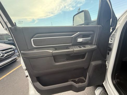 Used 2025 RAM 2500 Big Horn AWD/4WD image 11