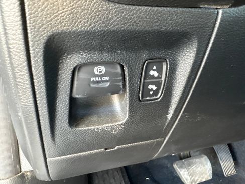 Used 2025 RAM 1500 Laramie AWD/4WD image 13