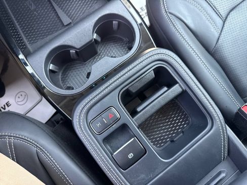 Used 2025 Ford Mustang Mach-E Premium AWD/4WD image 38