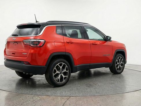 Used 2025 Jeep Compass Limited image 9