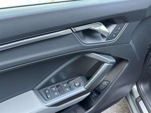 Used 2025 Audi Q3 2.0T Premium w/ Convenience Package image 16