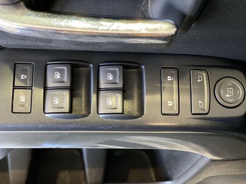 Used 2018 Chevrolet Silverado 1500 LT AWD/4WD image 16