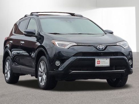 Certified 2017 Toyota RAV4 Limited image 3