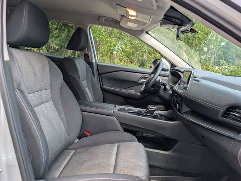 Used 2024 Nissan Rogue SV FWD image 18