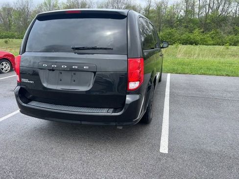 Used 2019 Dodge Grand Caravan SXT image 10
