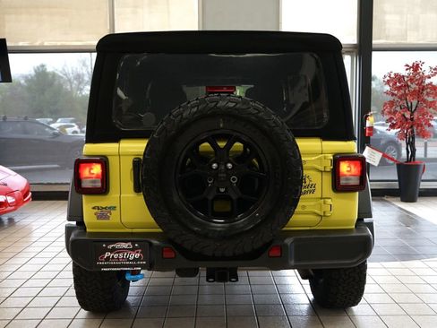 Used 2024 Jeep Wrangler Unlimited AWD/4WD image 15