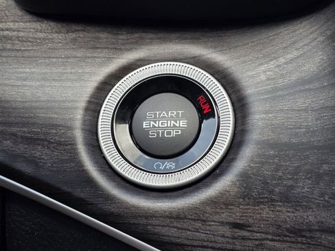 Used 2023 Jeep Grand Cherokee Limited w/ Luxury Tech Group II image 28