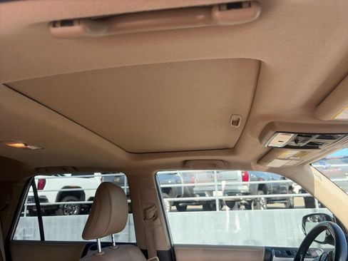 Used 2018 Toyota 4Runner Limited AWD/4WD image 33