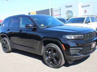 Used 2023 Jeep Grand Cherokee Altitude