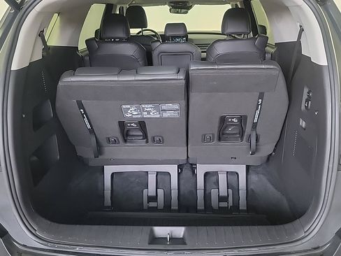 Used 2025 Kia Carnival SX FWD image 7