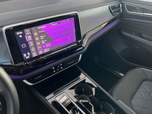 Certified 2024 Volkswagen Atlas Cross Sport SEL Premium R-Line image 25