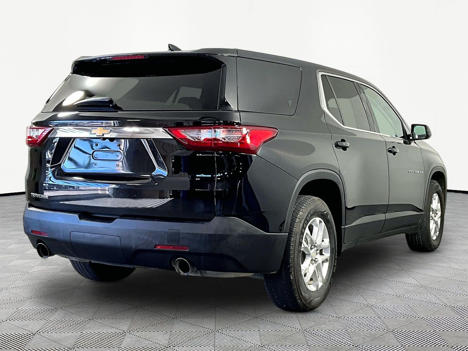 Used 2020 Chevrolet Traverse LS FWD image 6