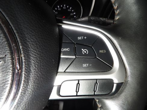 Used 2017 Jeep Compass Latitude image 17