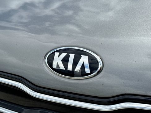 Used 2018 Kia Soul + FWD image 12