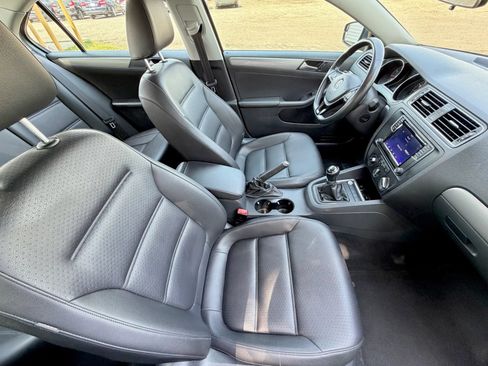 Used 2017 Volkswagen Jetta SE FWD image 33
