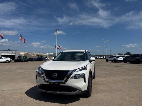 Certified 2023 Nissan Rogue SV FWD image 6