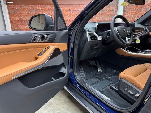 New 2026 BMW X5 xDrive50e image 9