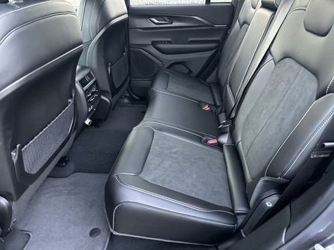 New 2025 Jeep Grand Cherokee Altitude image 19