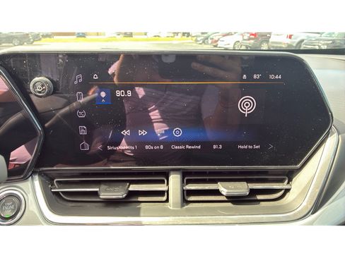 Used 2025 Chevrolet Trax LT FWD image 14