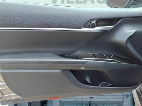 Used 2023 Toyota Camry SE image 12