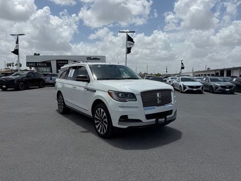 Used 2023 Lincoln Navigator Reserve AWD/4WD image 3