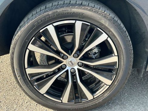 Certified 2024 Volvo XC60 B5 Plus w/ Protection Package Premier AWD/4WD image 9