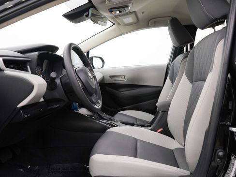 Used 2025 Toyota Corolla LE image 18