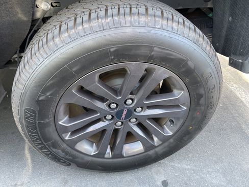 Used 2019 GMC Canyon SLE w/ Elevation Edition RWD image 3