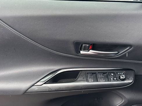 Used 2024 Toyota Venza LE AWD/4WD image 11