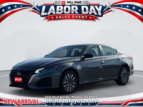Used 2025 Nissan Altima 2.5 SV AWD/4WD image 1
