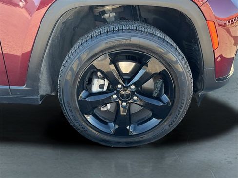 Used 2023 Jeep Grand Cherokee L Limited w/ Luxury Tech Group II image 9