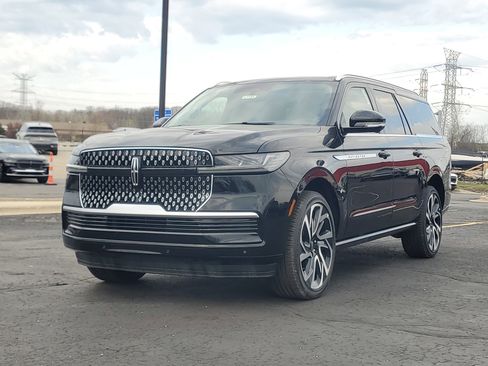 New 2026 Lincoln Navigator L Reserve AWD/4WD image 2