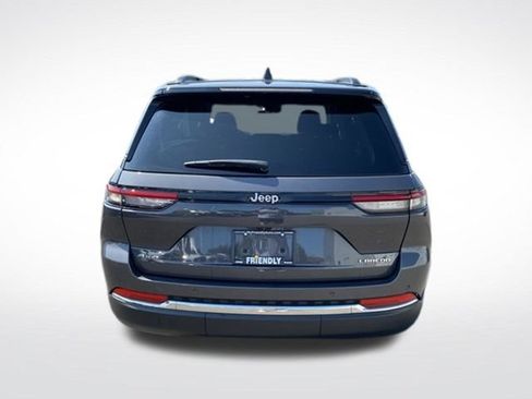 Used 2023 Jeep Grand Cherokee Laredo w/ Luxury Tech Group I AWD/4WD image 4